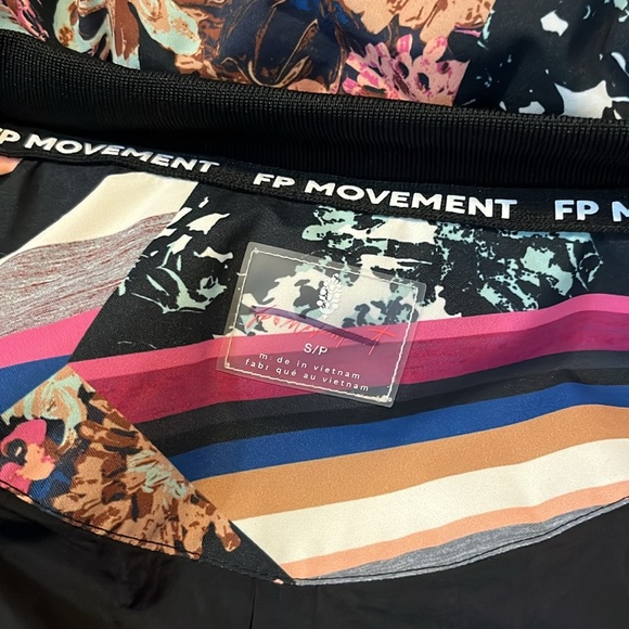 Free People Movement Bunny Slope Puffer Jacket Black Diamond Print Sz Small NWT - Picture 13 of 17